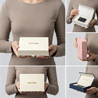 Boîte d'emballage magnétique personnalisée pour cartes VIP, boîte rigide en forme de livre pour cartes-cadeaux d'entreprise avec insert en EVA