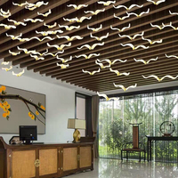 Lustre d'art personnalisé en forme d'oiseau volant pour hall d'hôtel, installation artistique sur mesure, grand luminaire suspendu en forme de mouette pour escalier