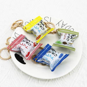 Porte-clés en plastique imperméable avec impression UV, simulation de nouilles instantanées de dessin animé, mini-collations, pendentif promotionnel, Noël, Nouvel An - Product Image 3