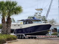 Yacht de luxe de 9,6 m/32 pieds avec cabine et salle de bain, coque en V profond, bateau de pêche en aluminium, moteur et remorque offerts