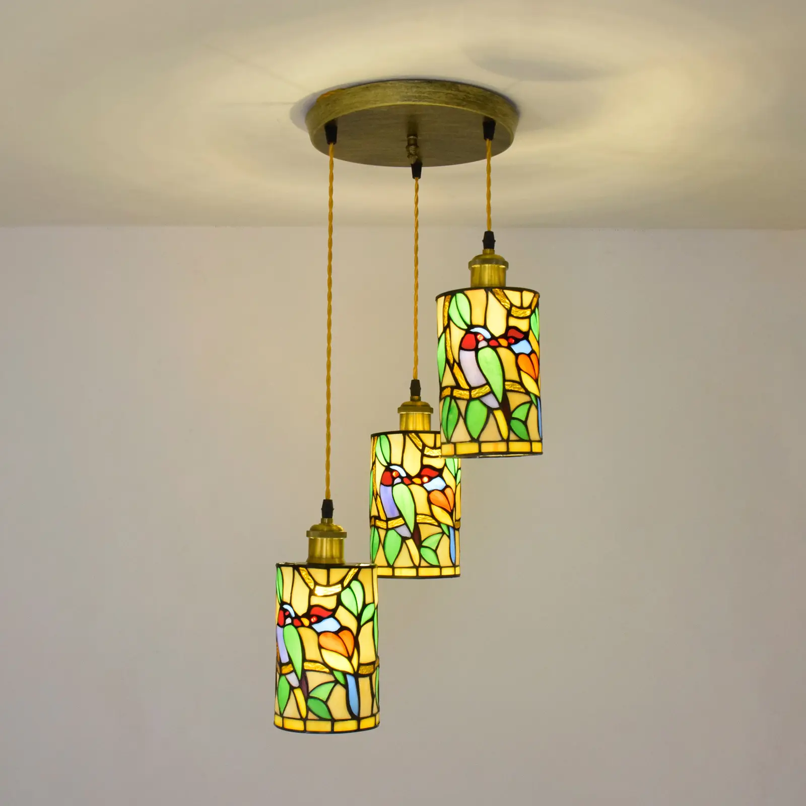 D205 Farmhouse chandelier 3 Head parrot Stained Glass Tiffany room Hanging Light colorful Pendant Light restaurant chandelier