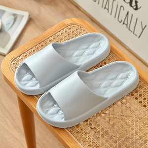 La suela del zapato, hecha de material VPC con un diseño sin costuras, es un calzado suave, duradero, transpirable y casual. - Product Image 6