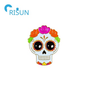 Fabricación de insignias de esqueleto de terror de Metal Día personalizado de la flor muerta Floral Sugarskull esqueleto esmalte Pin insignia - Product Image 3