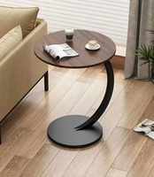 Table basse compacte et portable avec cadre en fer et rangement à double couche pour une utilisation sur les balcons et les salons