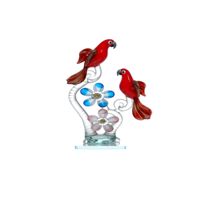 Décoration florale artisanale en verre en forme de perroquet, oiseaux rouges à tige torsadée avec fleurs bleues et roses, pièce décorative de table pour la maison - Product Image 1