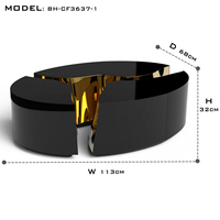 Table basse contemporaine inspirée des formations karstiques avec finition laquée noire et intérieur en laiton poli