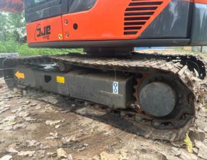 Excavatrice Hitachi ZX50 d'occasion, 5 tonnes, pompe hydraulique, chenilles, d'origine japonaise, Hitachi, bon état, faible nombre d'heures, prix abordable - Product Image 6
