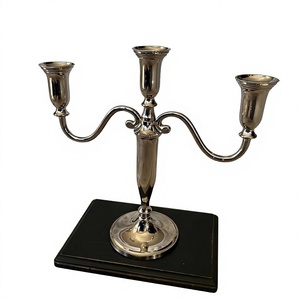 Candelabro de metal con acabado plateado de 3 brazos para velas, fácil de transportar, decoración para mesa del hogar, gran venta - Product Image 1