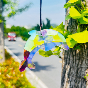 Pendentif Dauphin en Verre Coloré, Design Art Déco, Cristal Suspendu Capture Lumière du Soleil, Cadeau Anniversaire pour Collectionneur - Product Image 2