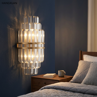 Applique murale d'intérieur en fer et cristal, style moderne, pour salon, avec double couche de cristal, design artistique sophistiqué, pour chambre à coucher et chevet
