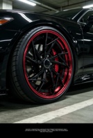 Glänzend Schwarze Candy-Rote Felgen mit Lippen-Netzdesign aus Geschmiedeter 6061 T6 Aluminiumlegierung 12000T Gepresst TÜV JWL VIA Std S4-00032 18-24 Zoll Maßanfertigung
