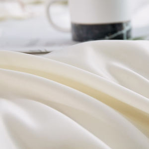 Literie de lit blanc avec Double doublure, ensemble style hôtel au niveau des étoiles, literie brodée - Product Image 5