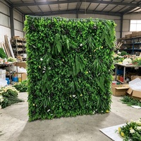 Mur de fleurs artificielles vertes pour la décoration de mariage et de fête