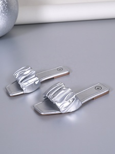 Sandales plates plissées argentées métalliques pour femmes, décontractées, à bout ouvert, pour la plage - Product Image 4