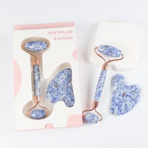 Rouleau de <span class=keywords><strong>massage</strong></span> facial en <span class=keywords><strong>jade</strong></span> naturel bleu 100% avec logo personnalisé, rouleau en quartz rose, ensemble de lifting du visage Gua Sha - Product Image 1