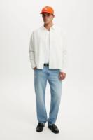 Jean décontracté pour homme en denim 100 % coton coupe droite de qualité supérieure, ajustement personnalisé, avec bouton de marque et patch en cuir, bleu délavé