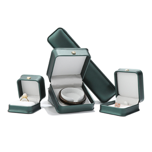 Оптовая продажа: Шкатулка для украшений из искусственной кожи глубокого зеленого цвета с возможностью нанесения логотипа, упаковка для ювелирных изделий - Product Image 1