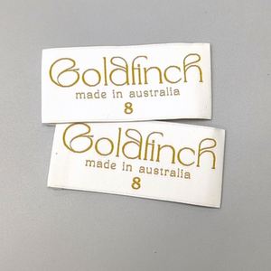 Étiquettes tissées personnalisées pour vêtements, avec logo de marque, pliées en bout, en tissu polyester haute densité pour le cou - Product Image 1