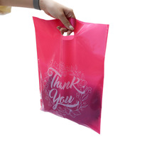 Sacs en plastique à poignée découpée à bas prix, sacs de courses noirs avec logo, fournisseurs chinois
