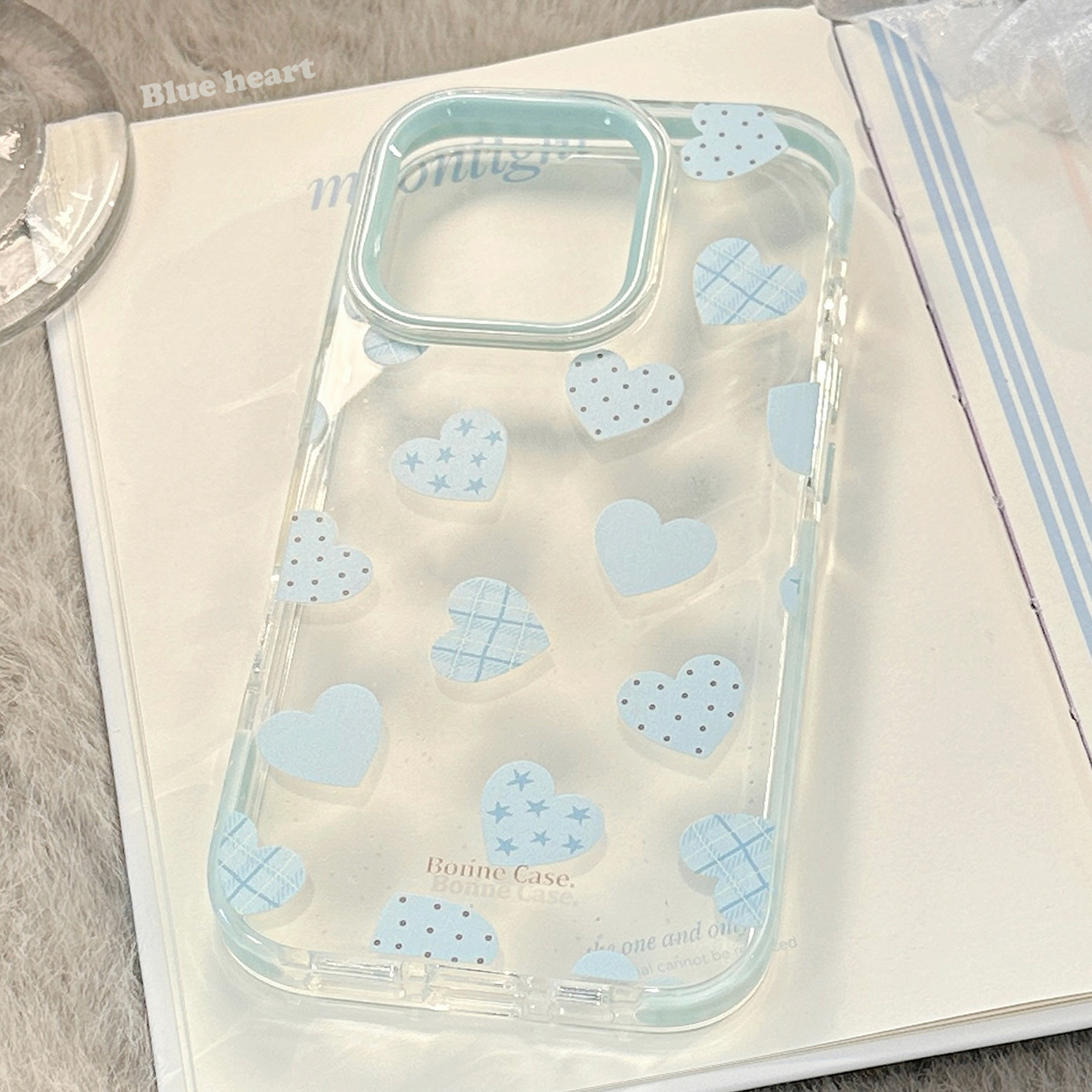 Blue-edged textured blue heart