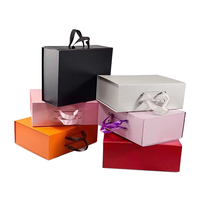 Boîte cadeau rigide recyclable avec logo personnalisé imprimé, doublure en éponge, gaufrage et laminage mat pour le rangement de bijoux et les cadeaux du Ramadan