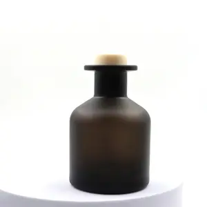Botol diffuser aromaterapi kaca kosong bulat 150ml botol kaca parfum es hitam dengan tutup tongkat kayu