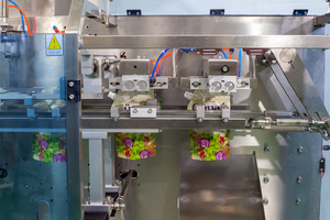 Máquina automática Doypack de bolsas de caño de pie para bebidas de jugo de fruta líquida - Product Image 3