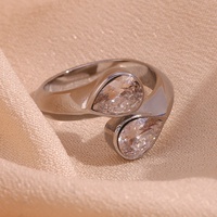 Bague Zircon Brillant Goutte d'Eau Bijoux de Fiançailles en Acier Inoxydable Plaqué Or 18 Carats