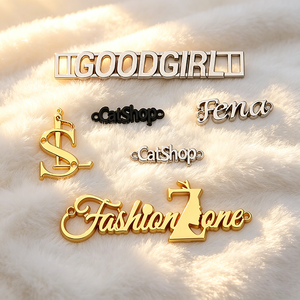 Étiquettes métalliques personnalisées pour vêtements, logo de marque en relief, plaque métallique, étiquette métallique pour chaussures, étiquette métallique pour sacs, accessoires pour vêtements - Product Image 4