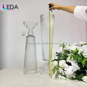 Jarrón de Vidrio Grande de Alta Calidad LEDA, Transparente con Ondas, Clásico para Decoración de Centros de Mesa en Bodas y Fiestas - Product Image 2