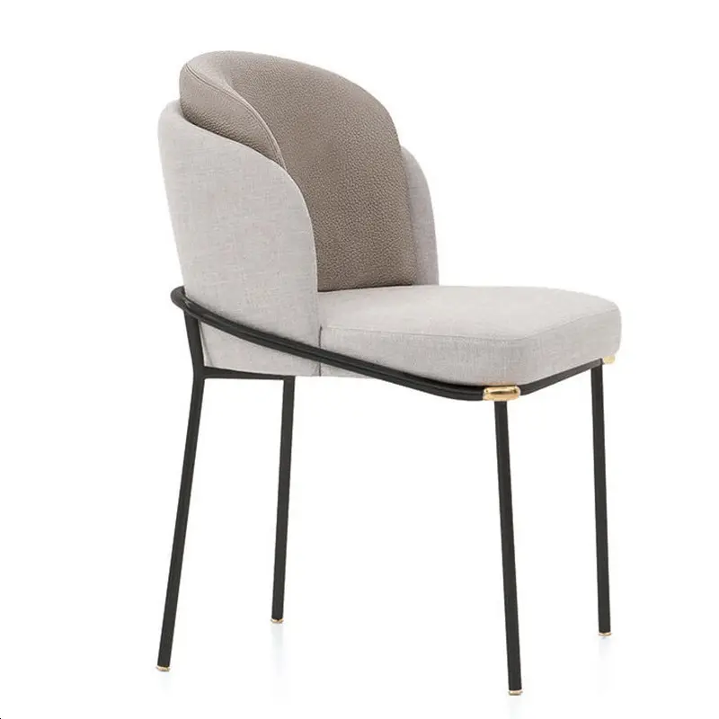 Mobilier moderne et minimaliste de salle à manger design italien ligne chaise de restaurant rembourrée en tissu avec pied en métal