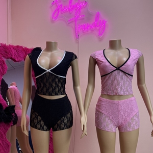 Completo Due Pezzi in Pizzo Trasparente Rosa, Top Corto con Scollo a V e Pantaloncini, Outfit Estivo <span class=keywords><strong>Sexy</strong></span> da Donna - Product Image 1