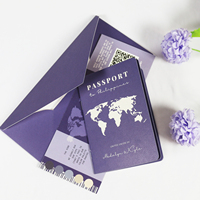 Ensemble d'invitations de mariage personnalisées violettes avec carte du monde, billet d'embarquement et carte RSVP – Kit d'invitation pour mariage à destination