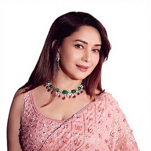 ชุดส่าหรีจอร์เจตต์สไตล์อินเดียบอลลีวูดสุดหรูหรา ขายดีที่สุด เหมาะสำหรับงานแต่งงาน งานปาร์ตี้ ใส่ได้ทั้งฤดูร้อนและฤดูหนาว พร้อมเสื้อคลุมทันสมัย - Product Image 1