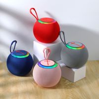 68D #   Haut-parleur portable mini avec lumières LED RGB sans fil, étanche IPX-6, tissu, fente pour carte, caisson de basses
