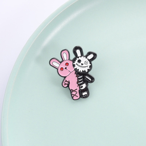 Pin de esmalte de conejo de terror adorable, broche gótico de conejito espeluznante cosido, insignia de solapa, regalo de joyería - Product Image 2