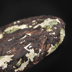 Vente en gros de gâteau au thé Shu Puer 100 grammes de chrysanthème mûr <span class=keywords><strong>Pu</strong></span> <span class=keywords><strong>Er</strong></span> Ju Hua Puerh Yunnan qi Zi Bing Cha <span class=keywords><strong>Pu</strong></span> fermenté <span class=keywords><strong>Er</strong></span> Cha Bing - Product Image 4