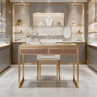 Bureau VIP de luxe avec plateau en verre, cadre doré, tiroir en bois, miroir rétroéclairé par LED, alcôve, table de réception en marbre pour montres et bijoux