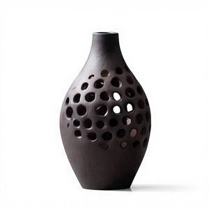 Jarrón Decorativo de Metal Negro de Lujo, Moderno, con Diseño de Puntos, Recipiente para Flores con Textura Recortada, para Decoración de Interiores de Hogar, Oficina o Vestíbulo - Product Image 1