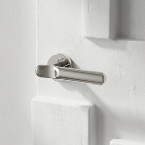 Manija de puerta de níquel pulido con cerradura de embutir interior, palanca de control simétrica para puertas de entrada de apartamentos y habitaciones de hotel - Product Image 4