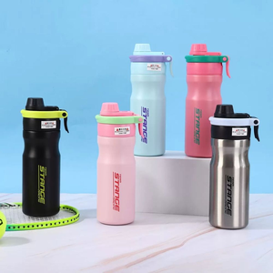 Bouteille isotherme en acier inoxydable personnalisée de 650 ml, design moderne avec couvercle et paille, tasse à café, garde le froid <span class=keywords><strong>24h</strong></span> - Product Image 1