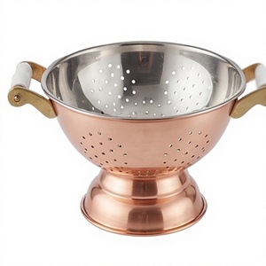 Passoire en cuivre de qualité supérieure avec intérieur en acier inoxydable et poignées en bois pour la cuisine - Product Image 1