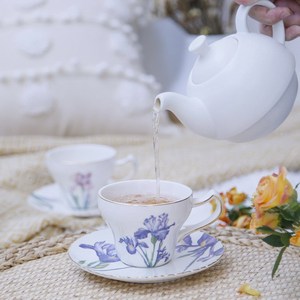 Tasse à café et soucoupe en céramique de style nordique minimaliste - Tasse à thé de l'après-midi à motif floral irisé européen - Product Image 3