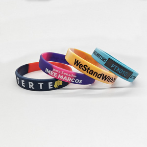 Pulsera de Silicona para Eventos, Accesorio Duradero y Elegante - Product Image 1