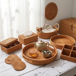 Bandeja Redonda de Ratán Tejida Artesanal con Asas, Bandeja Versátil para Desayunar en la Cama para Resorts de Lujo y Hoteles Boutique - Product Image 1