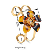 Bracelet Fleur à Cinq Pétales Ouverte en Perles de Luxe avec Personnalité Exagérée, Bijou Tendance en Acier Inoxydable Plaqué Or 18 carats