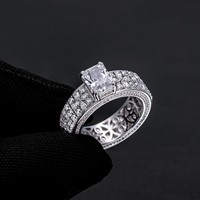 Bague plaquée or résistante au ternissement, longue durée, avec pierre centrale en moissanite taille princesse, ornée de marquises et de trèfles à quatre feuilles