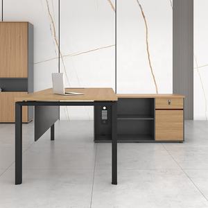 <span class=keywords><strong>Table</strong></span> de bureau Pieds en métal E1 MDF et MFC Board Bureau de direction <span class=keywords><strong>Table</strong></span> de patron de bureau moderne 1.6 M en finition mélamine - Product Image 2