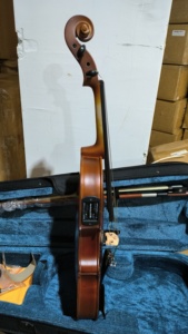 Violín Eléctrico Profesional Acústico VE102BE Chino de 4 Cuerdas con Soporte Sólido 4/4 y Estuche de Espuma Moldeada - Product Image 4