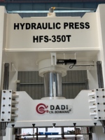Presse hydraulique à côtés droits de haute précision 350T, contrôlée par CNC, pour le traitement des composants métalliques de quincaillerie